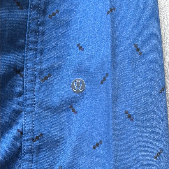 lululemon Men's printed Blue dress shorts - Picture 2 of 4